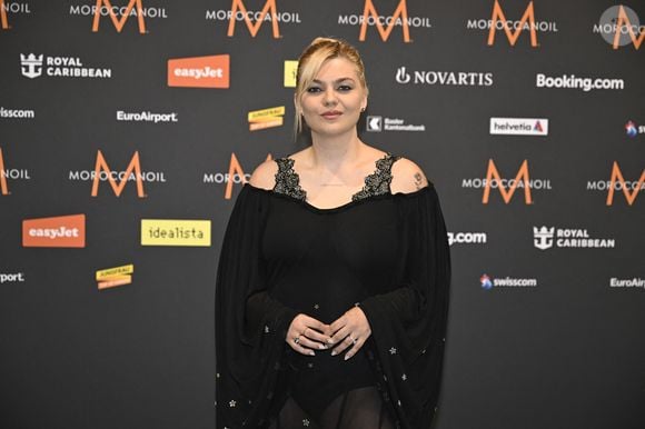 Louane représente la France sur le "tapis turquoise" avant les demi-finales et la finale de l'Eurovision qui se dérouleront la semaine prochaine à Bâle.
© Jessica Gow / TT / Code 10070