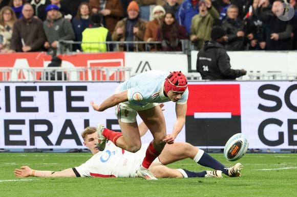 Essai Louis Bielle-Biarrey (France) Vs Jack Van Poortvliet (Angleterre) - Match de rugby du Tournoi des Six Nations : La France l'emporte sur l'Angleterre 48 - 46 au Stade de France à Saint-Denis le 14 mars 2026.

© Michael Baucher / PsnewZ / Bestimage