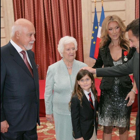 Devenue destination prisée, la propriété offre aujourd’hui la possibilité de passer des vacances dans un lieu intimement lié à l’histoire familiale de la star internationale.

Céline Dion, son mari René Angélil et leur fils René-Charles Angélil, sa mère Thérèse Tanguay et Nicolas Sarkozy — Céline Dion faite chevalier de la Légion d'honneur à l’Palais de l'Élysée. RINDOFF-GUIZARD / BESTIMAGE
