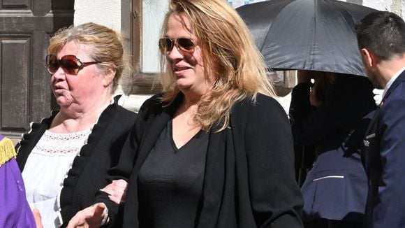 Loana : Sa fille Mindy et sa petite-fille Maelysse n'étaient pas présentes lors du recueillement à Nice, qui étaient alors ces deux personnes ?