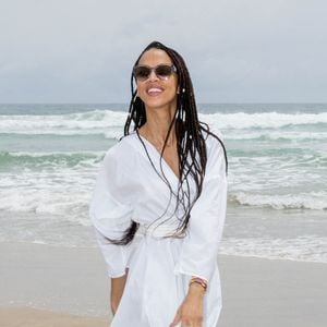 Exclusif - Noémie Lenoir - Déjeuner entre "Lagune et mer" à la maison d'Akoula à Assinie. Le 12 mars 2022. © Olivier Borde / Bestimage