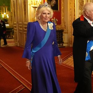 Elle portait une longue robe bleue Fiona Clare et un chapeau Philip Treacy.

Donald J. Trump (président des Etats-Unis) et la Première dame Melania Trump, le roi Charles III d'Angleterre et Camilla Parker Bowles, reine consort d'Angleterre, le prince William, prince de Galles, et Catherine (Kate) Middleton, princesse de Galles, lors du banquet d'Etat au chateau de Windsor en l'honneur de la visite officielle de président Donald Trump et de la Première dame Melania au Royaume-Uni. © PA Photo/ Bestimage