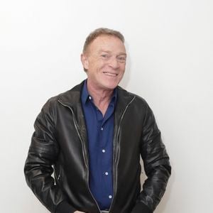 "Bah voilà, quoi ! L’heure du déménagement est arrivée", a-t-il écrit, non sans nostalgie.
Christophe Hondelatte sur C8 Le 21 mars 2024
Photo par Jack Tribeca / Bestimage