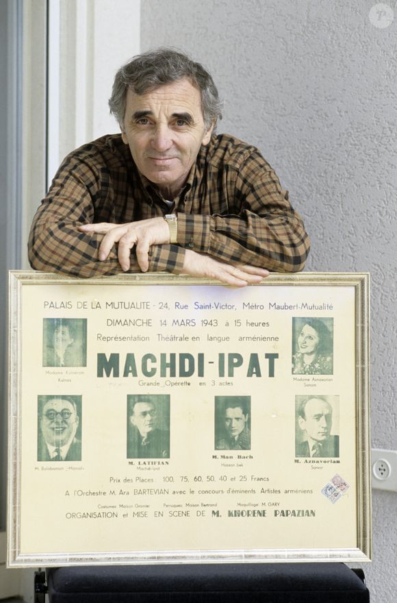Archives - En Suisse, Charles Aznavour chez lui, dans sa maison de Cologny le 27 mars 1987.
Alain Canu via Bestimage