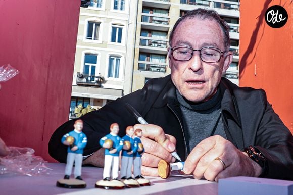 Après le diagnostic des médecins, les parents ont entendu parlé d'une méthode aux résultats scientifiques non prouvés mais qui a porté ses fruits : la stimulation multisensorielle

13/12/2025 - Foire aux santons de Marseille - Santons à l'effigie de Jean-Pierre Papin - Jean-Pierre Papin dédicace les santons © Adrien Pittore / PsnewZ / Bestimage Jean-Pierre Papin dédicace les figurines à son effigie à la Foire aux santons de Marseille