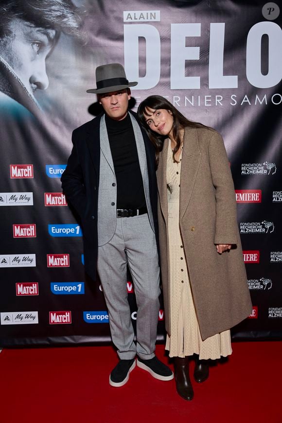 Exclusif - Alain-Fabien Delon et Laura Bensadoun au photocall de la soirée Ciné-concert symphonique "Alain Delon, le dernier Samouraï" au Palais des congrès à Paris le 8 novembre 2024 le jour de son anniversaire.

© Jacovides / Moreau / Bestimage