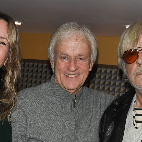 Exclusif - Romane Serda avec son ex-mari le chanteur Renaud (Renaud Séchan) posent avec Dave - au concert de Dave à Bobino à Paris le 18 novembre 2019. © Coadic Guirec/Bestimage