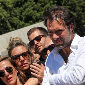 Victoria Bedos, Justine Planchon, Joëlle Bercot, Nicolas Bedos, Doria Tillier - Obsèques de Guy Bedos, décédé le 28 mai dernier à l'âge de 85 ans, au cimetière de Lumio en Corse comme l'a souhaité l'humoriste. Le 8 Juin 2020 a Lumio, Corse, France.© Olivier Sanchez/Crystal Pictures/Bestimage