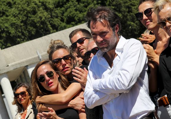 Victoria Bedos, Justine Planchon, Joëlle Bercot, Nicolas Bedos, Doria Tillier - Obsèques de Guy Bedos, décédé le 28 mai dernier à l'âge de 85 ans, au cimetière de Lumio en Corse comme l'a souhaité l'humoriste. Le 8 Juin 2020 a Lumio, Corse, France.© Olivier Sanchez/Crystal Pictures/Bestimage