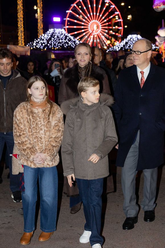 Le Prince Albert II et la Princesse Charlène de Monaco, leurs enfants S.A.S. le Prince Jacques et S.A.S. la Princesse Gabriella avec Mélanie-Antoinette de Massy assistent à l'ouverture du Marché de Noël de Monaco, sur le port Herculis, par le Maire de Monaco Georges Marsan.  Monaco, le 5 décembre 2025. Photo by Olivier Huitel/Pool/ABACAPRESS.COM