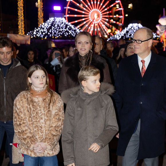 Le Prince Albert II et la Princesse Charlène de Monaco, leurs enfants S.A.S. le Prince Jacques et S.A.S. la Princesse Gabriella avec Mélanie-Antoinette de Massy assistent à l'ouverture du Marché de Noël de Monaco, sur le port Herculis, par le Maire de Monaco Georges Marsan.  Monaco, le 5 décembre 2025. Photo by Olivier Huitel/Pool/ABACAPRESS.COM