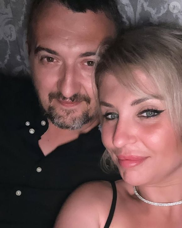 Face à l'avalanche d'interrogations de leurs abonnés, Amandine et Alexandre Pellissard ont pris soin de publier également un message écrit sur leur compte Instagram.


Amandine et Alexandre Pellissard sur Instagram @amandine.pellissard.off.