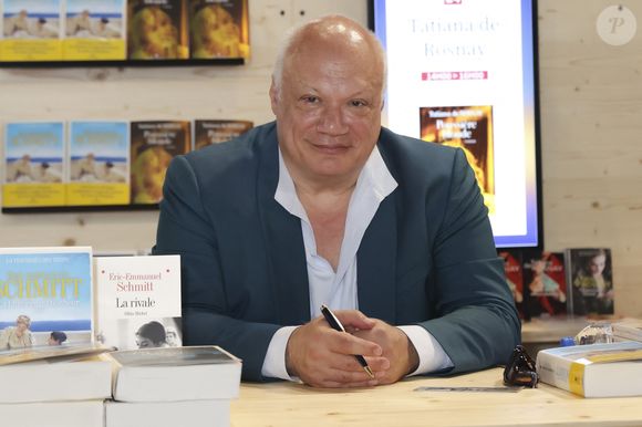 Eric-Emmanuel Schmitt lors du Festival du Livre à Paris, France, le 13 avril 2024. © Jack Tribeca / Bestimage