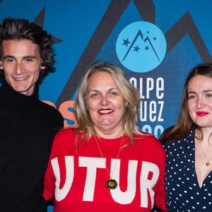 Valérie Damidot est la mère de deux enfants, Norman, et Roxane...

Valérie Damidot avec ses enfants Norman et Roxanne Damidot en photocall lors du 23ème festival international du film de comédie de l'Alpe d'Huez.
© Cyril Moreau/Bestimage