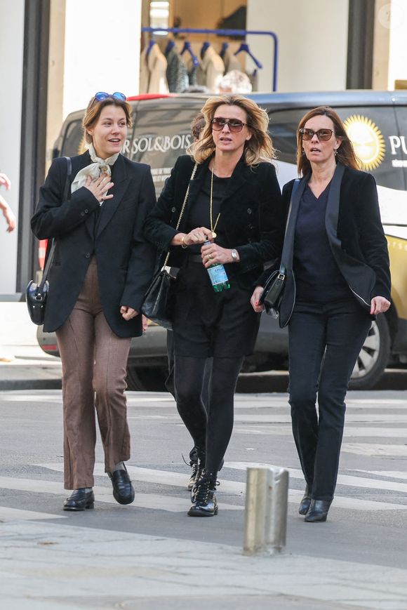 Entre deux chantiers prestigieux et la gestion de ses boutiques, cette créatrice passionnée ne cache rien des défis de son quotidien de chef d'entreprise et de mère.

Yasmine Lavoine et sa mère Sarah Poniatowski (Lavoine), Juliette Boudre - Arrivées aux obsèques du prince Jean-Stanislas Poniatowski en l'Eglise polonaise à Paris, France, le 29 avril 2024. © Jacovides-Moreau/Bestimage