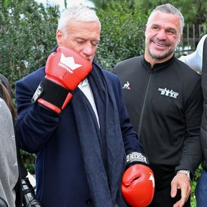 Clôture de l'opération de collecte de fonds "Pièces Jaunes", destinée à améliorer la vie des enfants hospitalisés, au Jardin Albert 1er, à Nice, France, le 7 février  2025, en présence de la Première dame française, Brigitte Macron, la présidente de la Fondation Hôpitaux de Paris-Hôpitaux de France, du sélectionneur de l'équipe de France de football, Didier Deschamps le parrain de l'opération Pièces Jaunes, de Christian Estrosi, le maire de Nice, sa femme, Laura Tenoudji Estrosi, d'Anne Barrère, la vice-présidente de la Fondation Hôpitaux de Paris-Hôpitaux de France, Philippe Wahl, le président-directeur général du Groupe La Poste, de José Cobos, ancien capitaine de l'OGC Nice et conseiller municipal de la ville de Nice délégué à l'évènementiel sportif, et du compositeur du morceau caritatif "Les P'tits Soleils", l'hymne des Pièces Jaunes, John Mamann. Ce titre a été chanté sur la scène par Eugie, Sab, Julien Esmée, Vernis Rouge... et les personnalités. Mme Macron et Didier Deschamps ont fait, comme à leur habitude, le tour des diffèrents stands des associations et des partenaires, comme Carrefour, la Fondrtion Lenval, le CHU, la Poste et la Banque de France où ils ont fait la pesée des pièces jaunes... mais l'arrêt le plus surprenant fut sur le stand du Nice Azur Boxe où le coach des Bleus et Mme Macron n'ont pas hésité à mettre les gants pour quelques échanges avec les boxeurs présents.  © Bruno Bebert/Bestimage