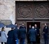 Obsèques du petit Emile à la basilique Sainte-Marie-Madeleine de Saint-Maximin-la-Sainte-Baume dans le Var le 8 février 2025.
Au printemps 2024, soit neuf mois après la disparition d'Emile, une randonneuse a finalement retrouvé le crâne de l'enfant près du hameau du Haut-Vernet. Lors d'une conférence de presse à Aix-en-Provenche, le procureur Jean-Luc Blachon avait révélé que "certains vêtements que portait Emile le jour de sa disparition", avaient été retrouvés, "éparpillés sur quelques dizaines de mètres" près d'un ruisseau.

© Franz Chavaroche / Bestimage