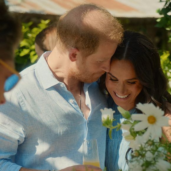 La série lifestyle de Meghan Markle sur Netflix a commencé à être diffusée — et se termine par un petit brunch entre amis en compagnie de son mari, le prince Harry, et de sa mère, Doria Ragland. Le 4 mars 2025 © JLPPA / Bestimage