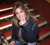 Elle quitte ainsi l'antenne pour partir en congé maternité.

Caroline Ithurbide ( enceinte ) - Lors  de la générale du nouveau spectacle de Alex  Goude au Grand Point Virgule à la générale du nouveau spectacle musical de A.Goude "Tout va mâle ?" au théâtre du Grand Point Virgule à Paris le 13 octobre 2025.

© Cédric Perrin / Bestimage