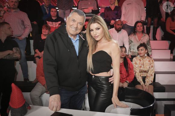 Jean-Marie Bigard n'a pas été vu en public depuis cet accident.

Jean-Marie Bigard et sa femme Lola Marois - Enregistrement de l'émission "La Grosse Rigolade" présentée par C.Hanouna le 1er décembre qui sera diffusée à 21h10 sur C8 le Jeudi 8 décembre 2022 qui réunira les experts de la blague pour une soirée 100% Darka. 

Photo par Jack Tribeca / Bestimage