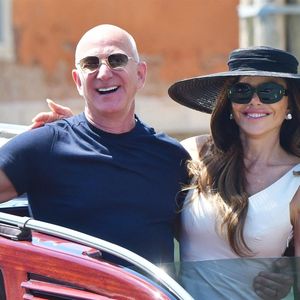 Jeff Bezos et sa femme Lauren Sanchez au lendemain de leur cérémonie de mariage à Venise en Italie le samedi 28 juin 2025.
Crédit : Backgrid UK/ Bestimage