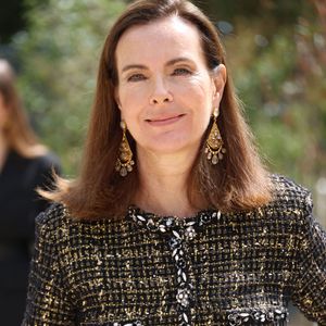 Carole Bouquet - Les célébrités arrivent au défilé Chanel Collection Haute Couture Automne/Hiver 2025-2026 lors de la Fashion Week de Paris (PFW), le 8 juillet 2025. 
© Denis Guignebourg / Bestimage