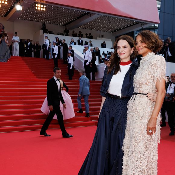 Juliette Binoche, Halle Berry - Montée des marches de la cérémonie de clôture du 78ème Festival International du Film de Cannes, au Palais des Festivals à Cannes. Le 24 mai 2025
© Jacovides-Moreau / Bestimage