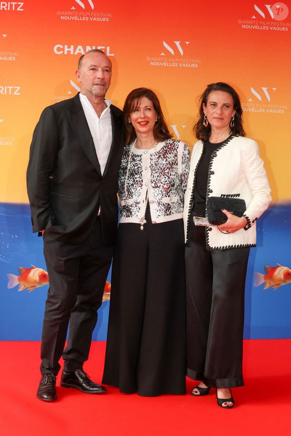 Jérôme Pulis, Président et co-fondateur du festival, Maider Arosteguy, Maire de Biarritz et Sandrine Brauer, Déléguée Générale du festival - Cérémonie d'ouverture du 3ème Festival International du Film "Nouvelles Vagues" de Biarritz le 24 juin 2025. © Jean-Marc Lhomer/Bestimage