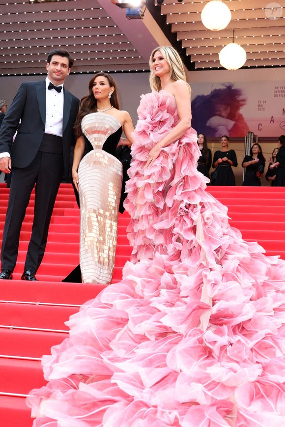 Carlos Sainz Jr., Eva Longoria (Bijoux Pasquale Bruni), Heidi Klum - Montée des marches du film « Partir un jour » pour la cérémonie d’ouverture du 78ème Festival International du Film de Cannes, au Palais des Festivals à Cannes. Le 13 mai 2025
© Jacovides-Moreau / Bestimage