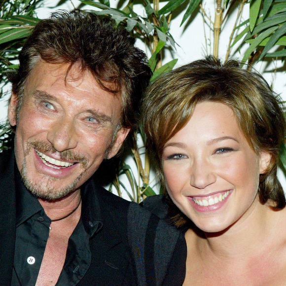 Elle a alors partagé des photos de cette inauguration et a fait un discours.

Johnny Hallyday et Laura Smet lors de l'inauguration de l'intérieur de l'Amnésia. 
© AGENCE / BESTIMAGE