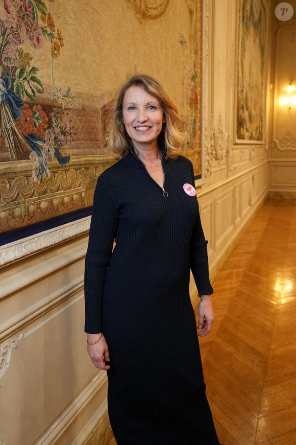 S'accorder des petits plaisirs quotidiens aide également à maintenir un équilibre émotionnel.

Alexandra Lamy, présidente d'honneur - Cérémonie des Trophées médiaClub'Elles 2026 dans les salons de l'Hôtel de Lassay le 4 février 2026.

© Anne-Sophie Guebey / Bestimage