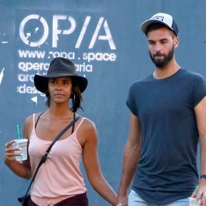 Dans la journée de mercredi 25 février, Benoît Paire a annoncé devoir se retirer d'un engagement professionnel, souffrant d'un mal être douloureux.

Benoît Paire et sa compagne Shy'm se promènent dans les rues de Brooklyn à New York.