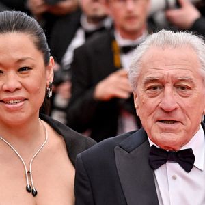 Tiffany Chen, Robert de Niro à la cérémonie d'ouverture du 78ème Festival de Cannes à Cannes, France, le 13 mai 2025. Photo par Julien Reynaud/APS-Medias/ABACAPRESS.COM