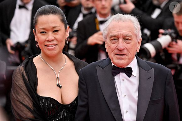 Tiffany Chen, Robert de Niro à la cérémonie d'ouverture du 78ème Festival de Cannes à Cannes, France, le 13 mai 2025. Photo par Julien Reynaud/APS-Medias/ABACAPRESS.COM