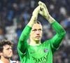 Un choix scénographique qui a permis au couple, tout de blanc vêtu, de littéralement irradier au milieu de l'assemblée.

Matvey Safonov (Paris SG) - Match de Ligue 1 McDonald's « Paris FC - Paris Saint-Germain (PSG) (2-1) » au stade Jean Bouin, le 17 mai 2026.