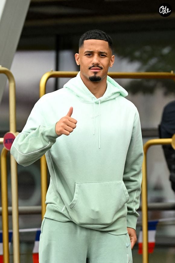 William Saliba - L'équipe de France de football s'envole du Bourget pour rejoindre Boston aux Etats Unis pour participer à la coupe du monde de la FIFA (du 11 juin au 19 juillet, aux États-Unis, au Canada et au Mexique), le 10 juin 2026. Pierre Perusseau/Bestimage