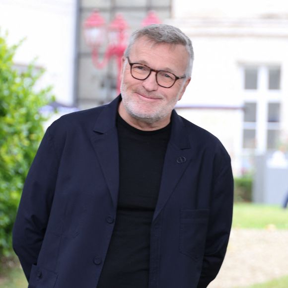 Laurent Ruquier - Photocall avec l'équipe de l'émission de radio "Les grosses têtes" lors de la 17ème édition du Festival du Film Francophone de Angoulême (FFA). Le 29 août 2024 © Coadic Guirec / Bestimage