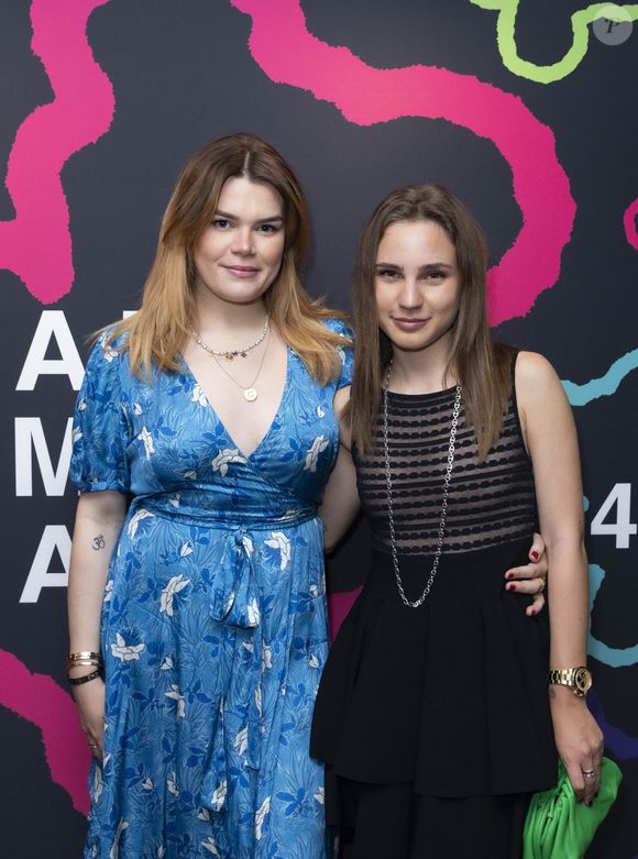 Camille Gottlieb, Rebecca Simonet -  Photocall de la soirée des 40 ans du bijoutier "APM Monaco" à la plage La Môme lors du 75ème Festival International du Film de Cannes le 21 mai 2022. © Jack Tribeca / Bestimage