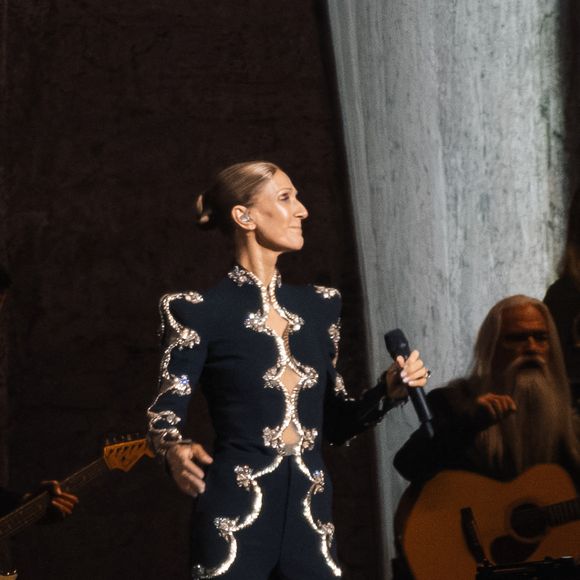 Exclusif - La chanteuse québécoise Céline Dion fait un retour triomphal sur scène à la Plénitude Arena pour le lancement de sa résidence à Paris, une série de seize concerts programmés jusqu'au 17 octobre 2026. © Agence / Bestimage