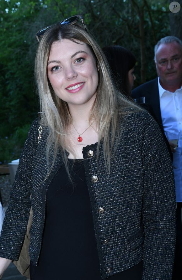 Héloïse Martin - A l'occasion de la fête des Mères, Adriana Karembeu et Lenôtre s'associent pour créer l'entremets "Nina" au Pré Catelan à Paris le 29 avril 2025.
Cette création à quatre mains est le fruit d'une complicité artistique entre Adriana Karembeu, icône internationale de la mode, ambassadrice engagée, maman au grand cœur et Étienne Leroy Chef Patissier Lenôtre el Champion du Monde de la Pâtisserie.
Pensé comme une rose à offrir, l'entremets « Nina » est symbole de tendresse, de lien et de partage. Cette co-création soutient la Croix-Rouge française, 5% des bénéfices seront reversés à l'association, auprès de laquelle Adriana Karembeu est ambassadrice depuis plus de 25 ans. © Rachid Bellak/Bestimage
