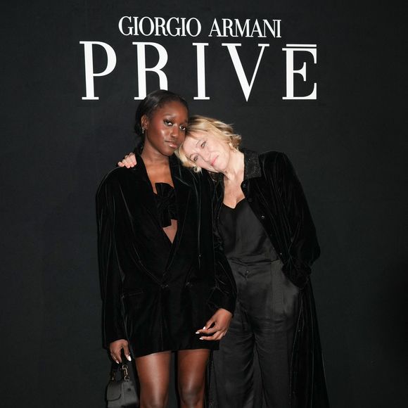 Oumy Bruni-Garrell et Valeria Bruni Tedeschi assistent au défilé Giorgio Armani Prive Haute Couture Printemps/Été 2026 dans le cadre de la Semaine de la mode de Paris le 27 janvier 2026 à Paris, France. © Lucia Sabatelli / Bestimage