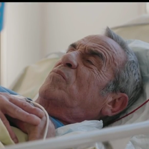 L’animateur y apparaît affaibli mais lucide.


Capture d'écran Thierry Ardisson - La face cachée de l'homme en noir. TF1