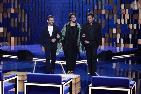 La comédienne Anny Duperey et le violoncelliste Gautier Capuçon sont également sur le plateau. 

Exclusif - Laurent Gerra, Anny Duperey, Gautier Capuçon lors de l'enregistrement de l'émission "La Boîte à secrets", présentée par F.Bollaert et diffusée le 10 octobre 2025 sur France 3, dans les studios du Lendit à Saint-Denis, Seine Saint-Denis, France, le 22 septembre 2025. © Jack Tribeca/Bestimage