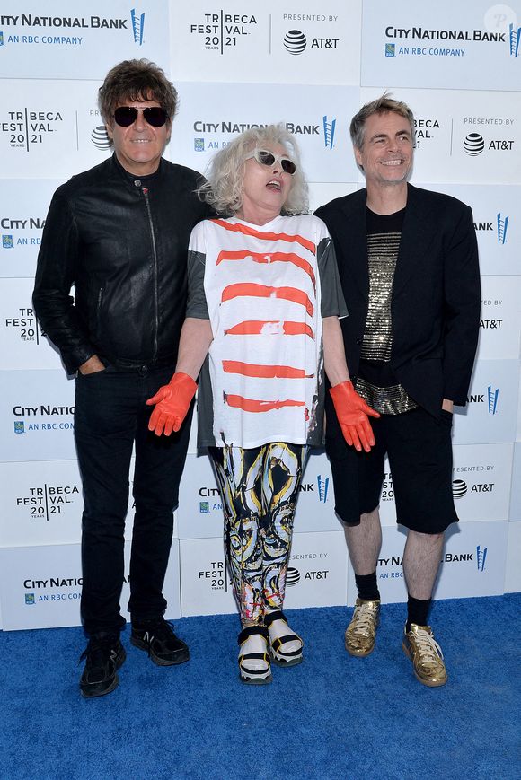 Clem Burke, Debbie Harry et le réalisateur Rob Roth assistent à la Blondie : Vivir En La Habana ; première à The Battery lors du 2021 Tribeca Festival à New York, NY, le 16 juin 2021. Photo by Anthony Behar/SPUS/ABACAPRESS.COM