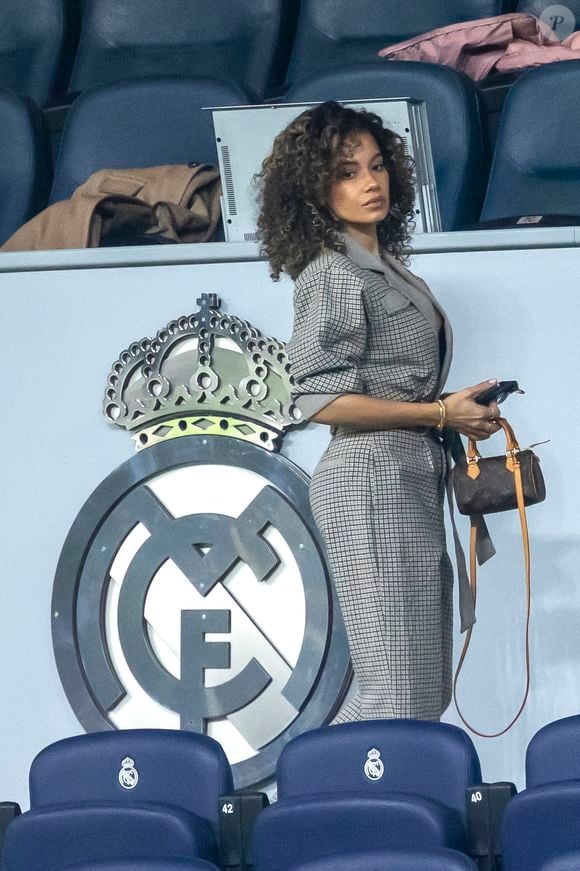 Ensemble, ils accueillent un petit garçon en 2024, dont le prénom reste inconnu. 

Jordan Ozuna, la compagne de Karim Benzema assiste au match de football du Groupe F de la Ligue des Champions entre le Real de Madrid et le Celtic Glasgow (5-1) à Madrid le 2 novembre 2022. Lagencia / Bestimage