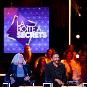 Exclusif - Kamel Ouali et Michèle Torr lors de l'enregistrement de l'émission "La Boîte à secrets", présentée par F.Bollaert et diffusée le 3 octobre 2025 sur France 3, dans les studios du Lendit à Saint-Denis, Seine Saint-Denis, France, le 9 septembre 2025. © Pierre Perusseau/Bestimage