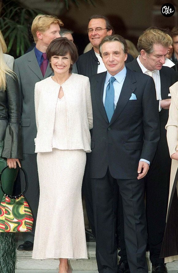 Mariage civil de Michel Sardou et Anne-Marie Périer, Neuilly, 11/10/99. Crédit Garcia-Martinez / Bestimage