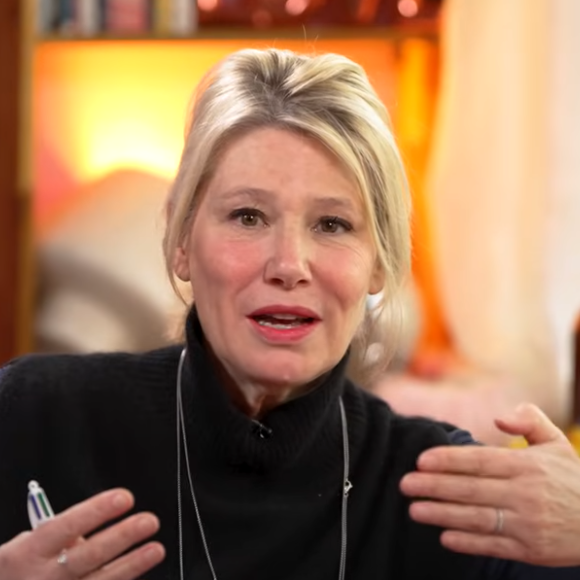 Flavie Flament invitée de Maïtena Biraben pour son émission Mesdames Media sur Youtube.