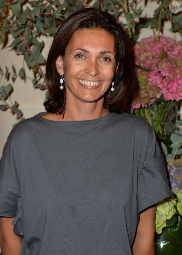 Très fermement elle a répondu : : "Il tient à son anonymat, et moi je tiens à lui, et comme je l’aime, j’accepte."

Adeline Blondieau - Inauguration du nouvel hôtel 5 parisien au cœur du Triangle d’Or "Les Jardins du Faubourg" à Paris le 10 septembre 2019.
© Veeren/Bestimage