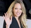 Acquise en 2021 pour 21 millions d'euros, aujourd'hui l'actrice de 50 ans la met en vente pour 25 millions d'euros. 

Paris, FRANCE Angelina Jolie est éblouissante dans un tailleur noir, portant un mini sac Givenchy lors de sa participation à la première de Coutures à Paris le 9 février 2026.

Photo : Backgrid USA / Bestimage